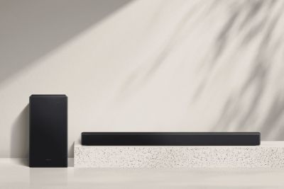Barre de son Samsung HW‑B46CF – Immersion audio 2,1 Bluetooth avec caisson intégré pour un cinéma à domicile exceptionnel.